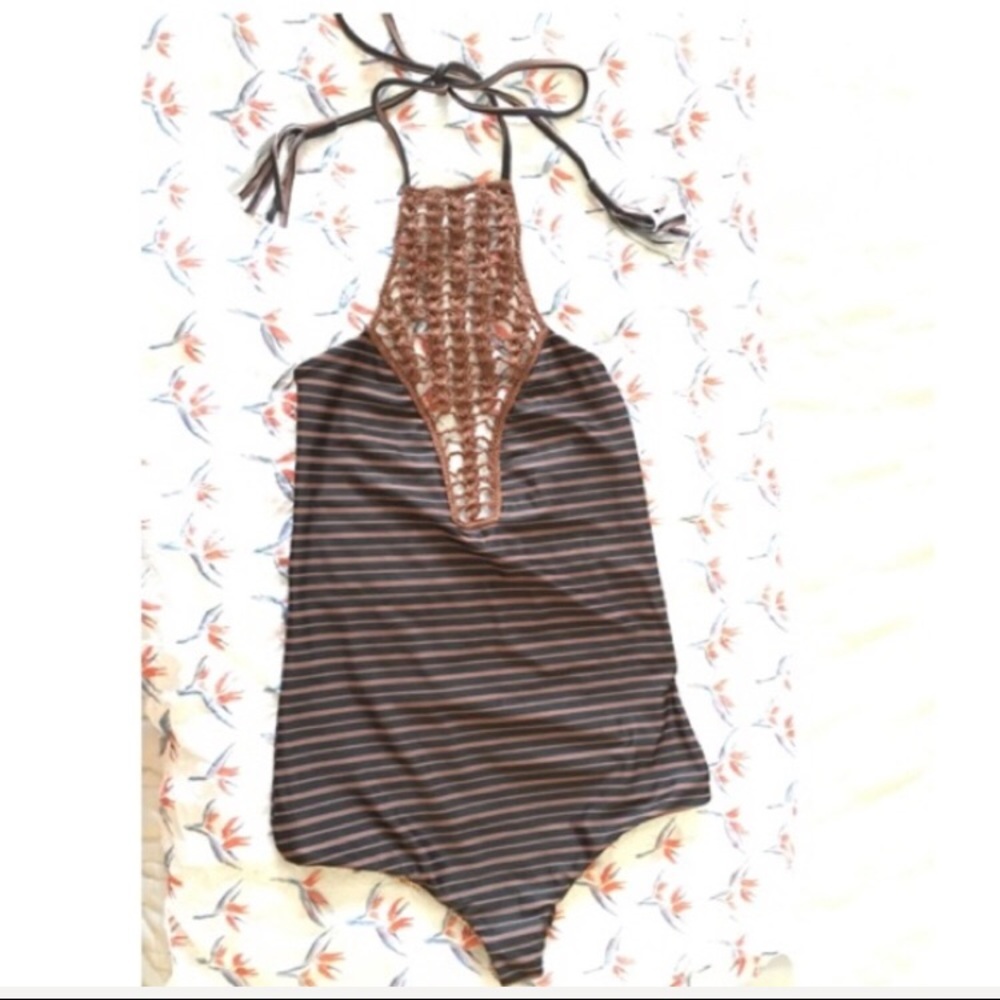 Acacia one piece P (xs)